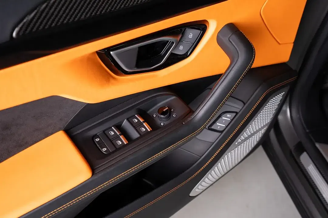 Lamborghini Urus V8 - Thumbnail 14
