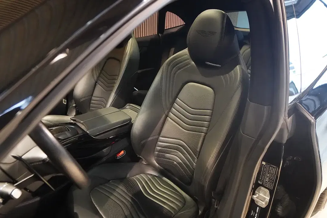 Aston Martin DBX V8 - Thumbnail 10