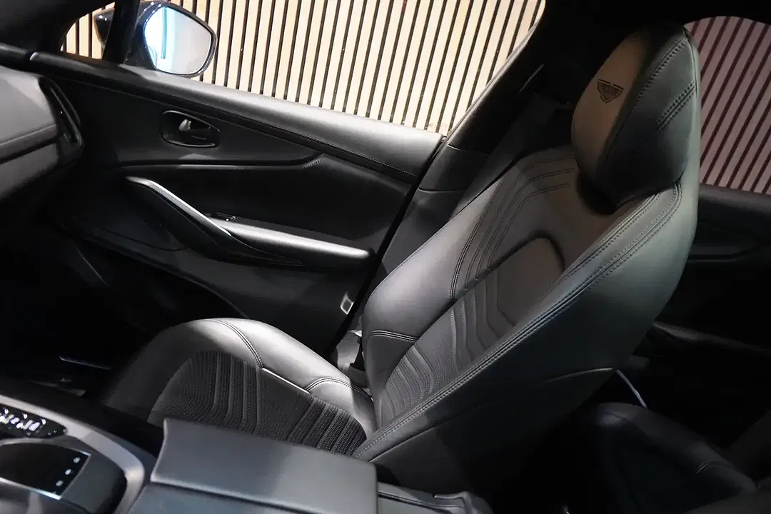 Aston Martin DBX V8 - Thumbnail 11