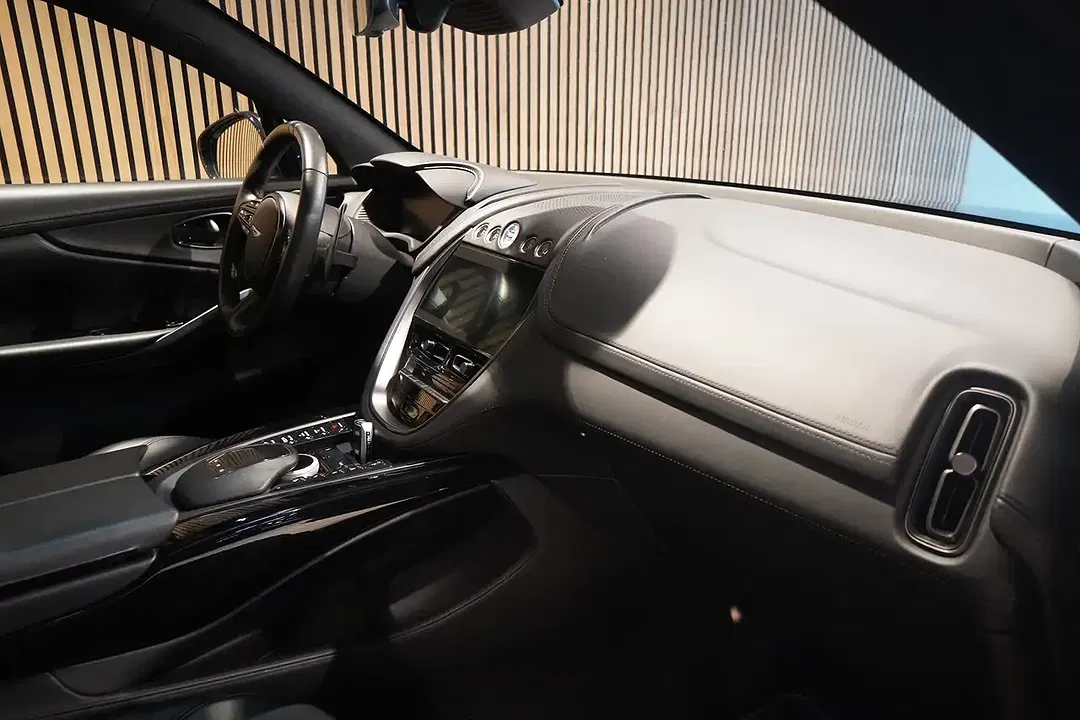 Aston Martin DBX V8 - foto 15