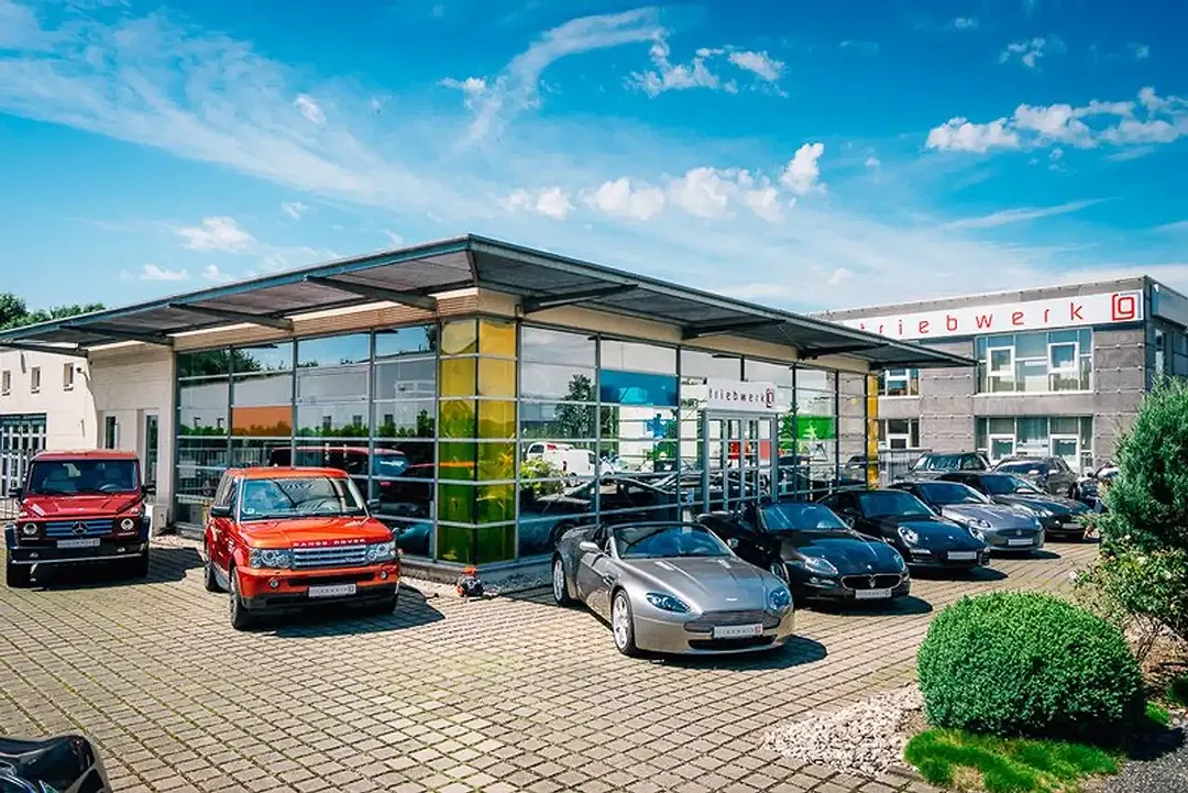 Aston Martin DBX V8 - Thumbnail 4