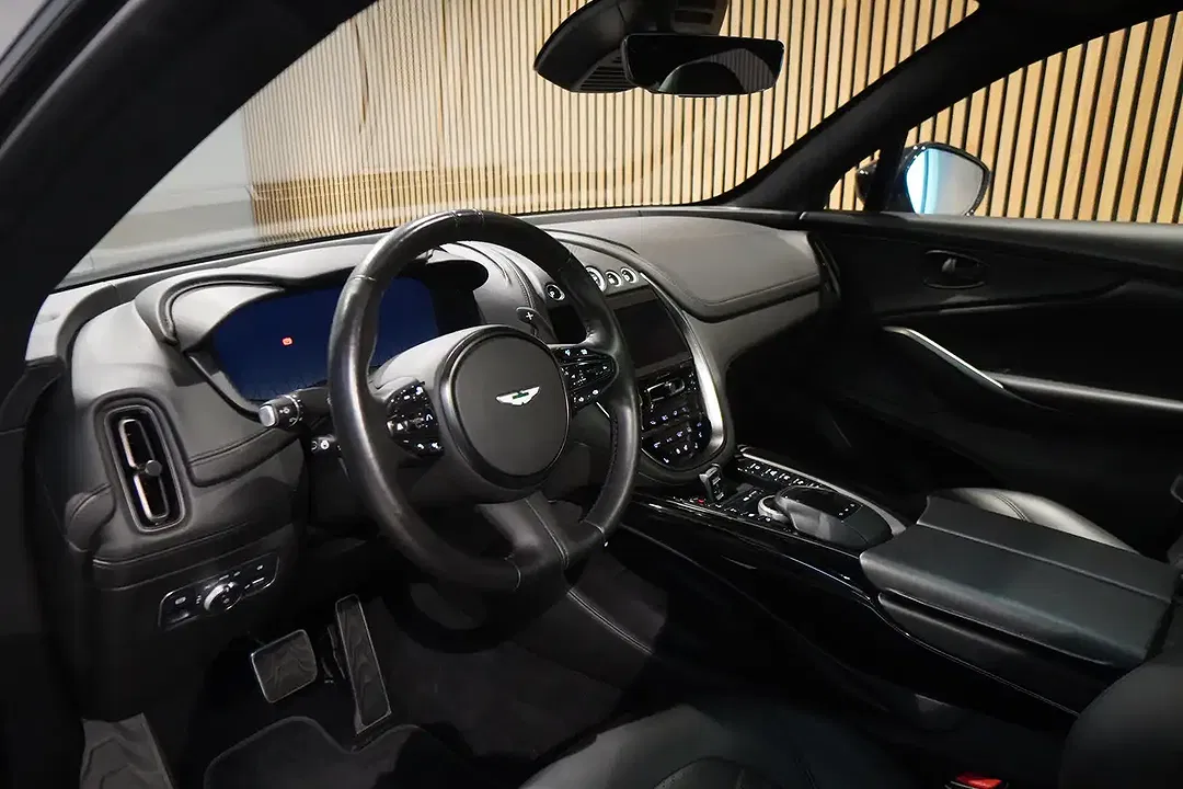 Aston Martin DBX V8 - Thumbnail 8