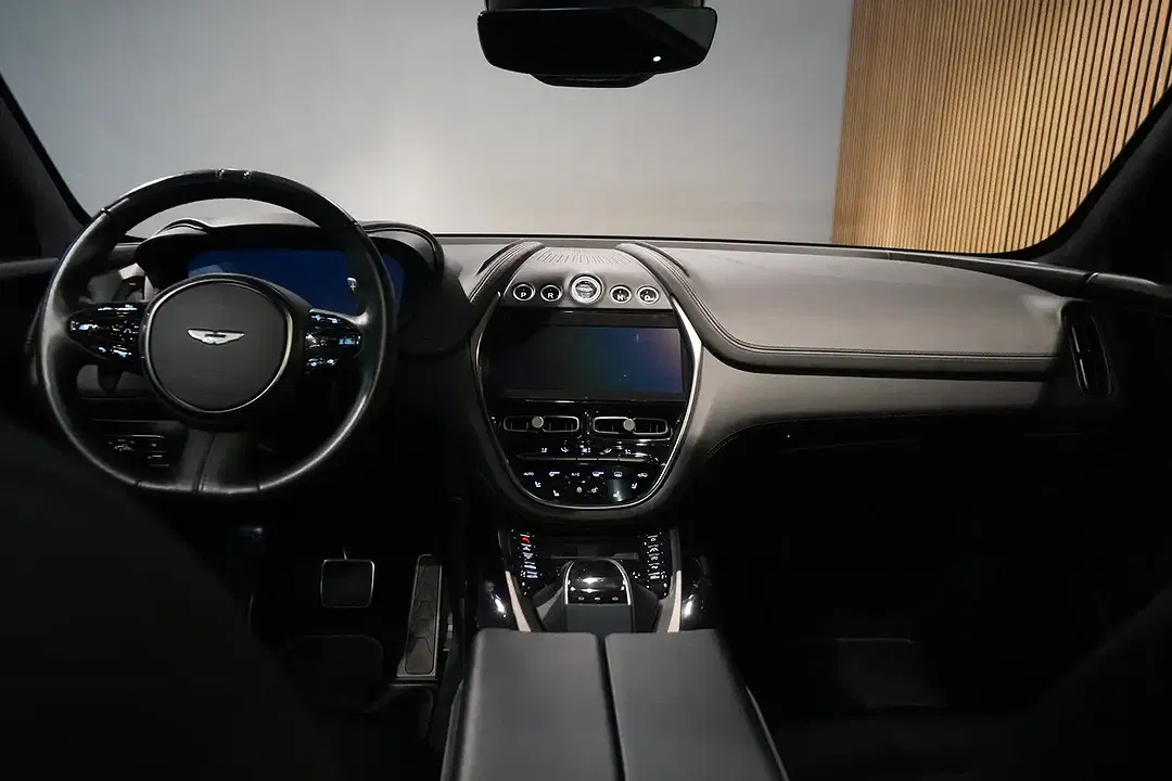 Aston Martin DBX V8 - Thumbnail 9