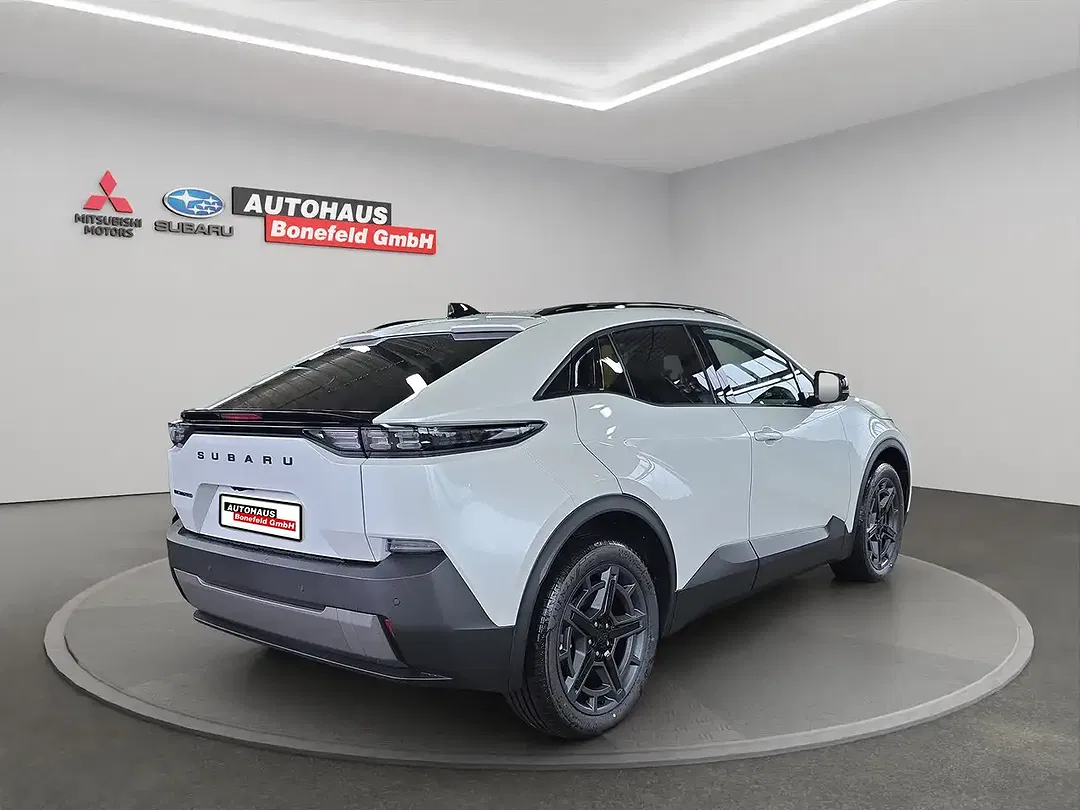 Subaru Uncharted AWD Platinum - Thumbnail 3
