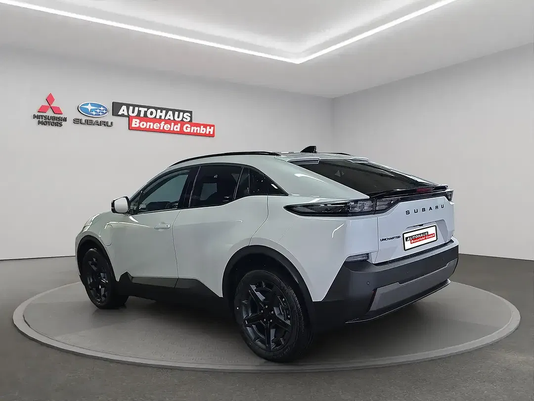 Subaru Uncharted AWD Platinum - Thumbnail 4