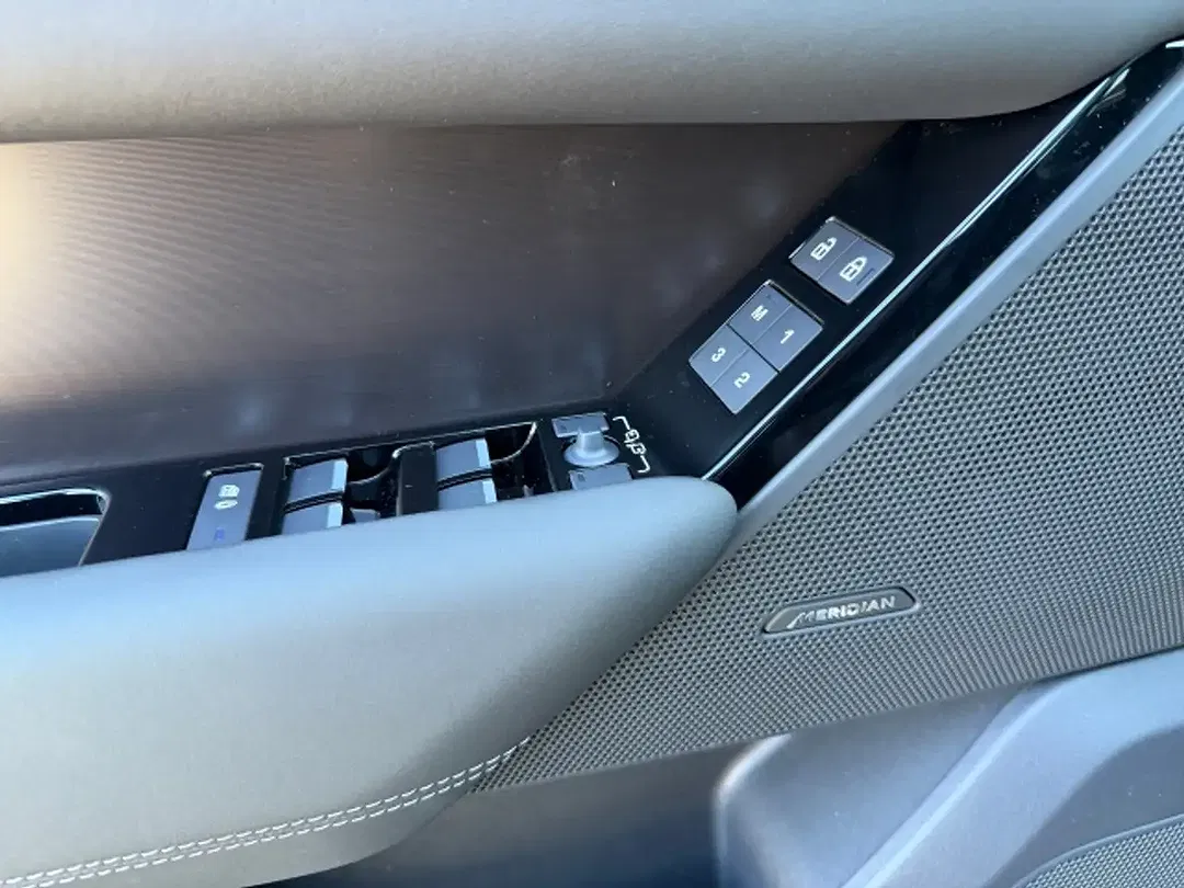 Land Rover Range Rover Velar P400e Edition - Thumbnail 10