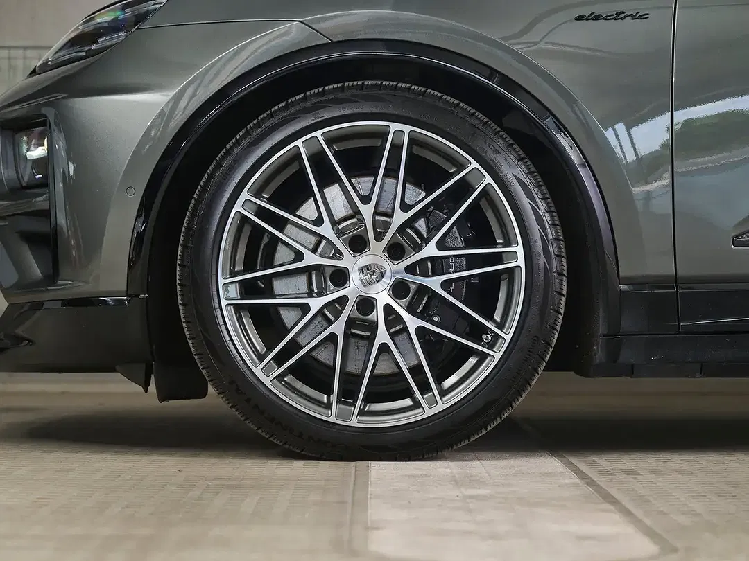 Porsche Macan Turbo - Thumbnail 11