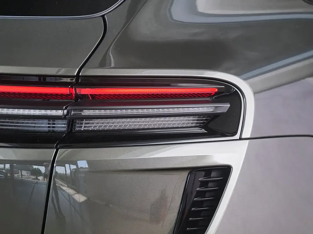 Porsche Macan Turbo - Thumbnail 12