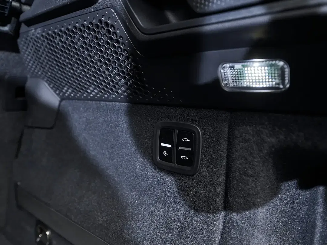 Porsche Macan Turbo - Thumbnail 14