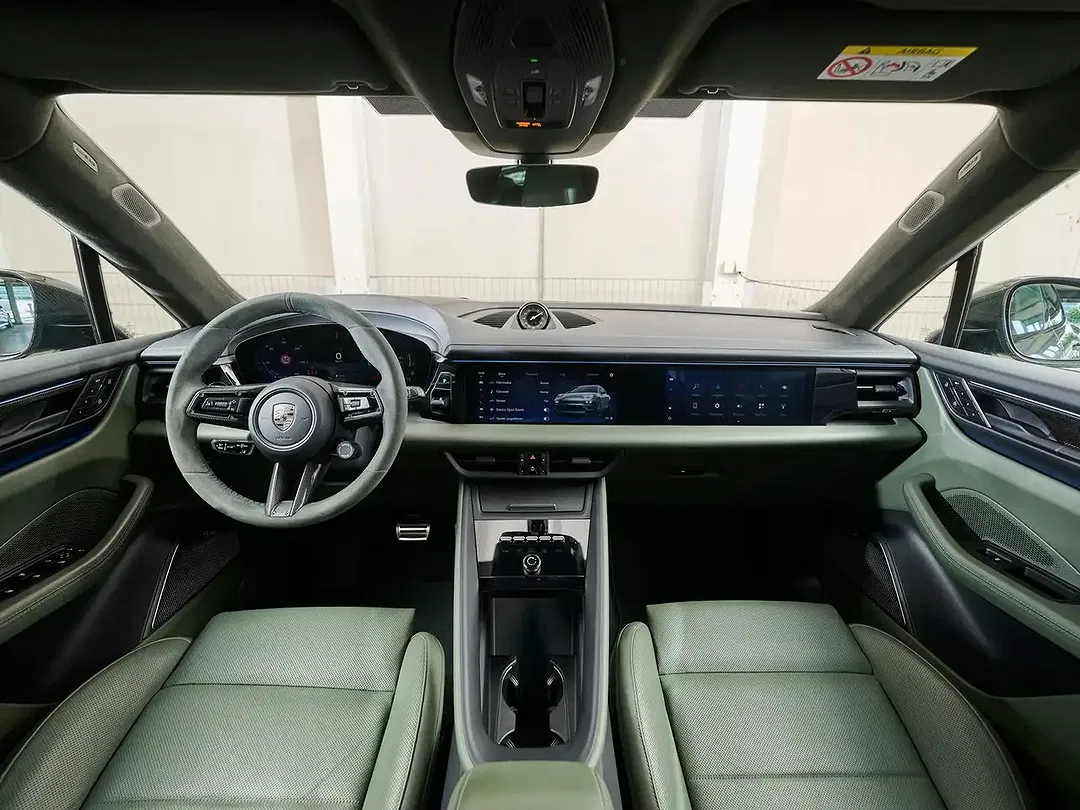 Porsche Macan Turbo - Thumbnail 17