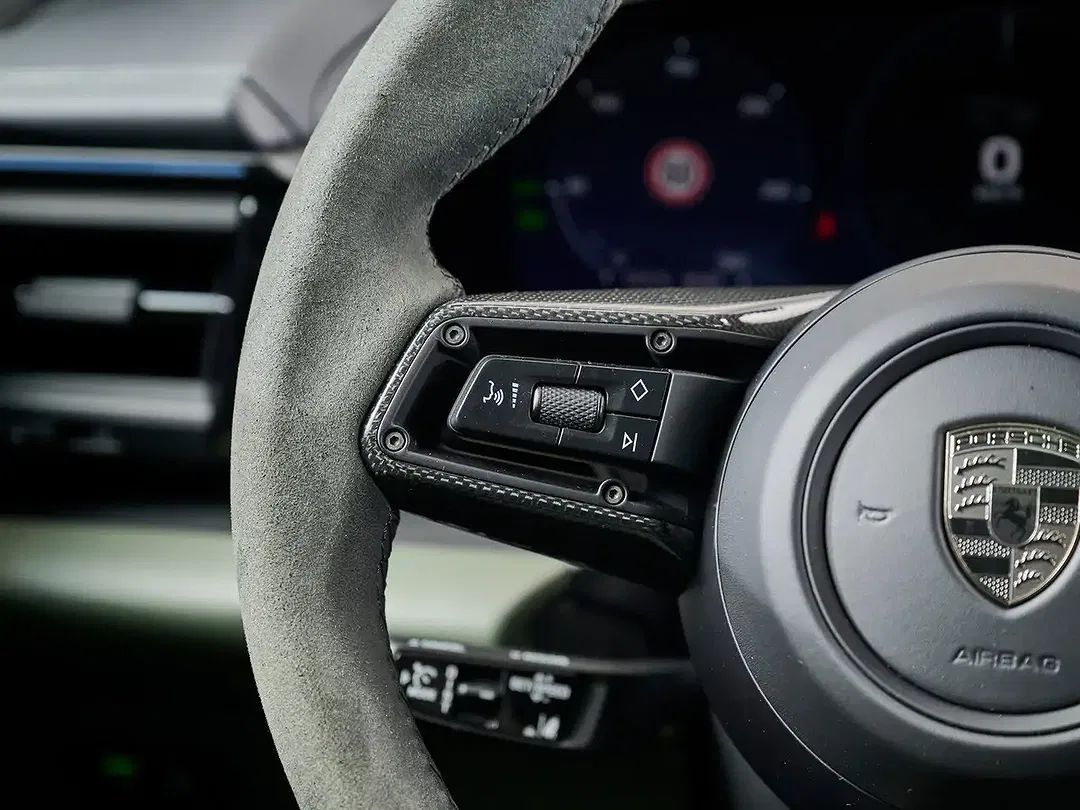 Porsche Macan Turbo - Thumbnail 20