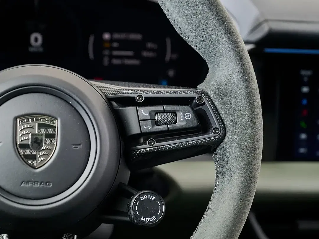 Porsche Macan Turbo - Thumbnail 21