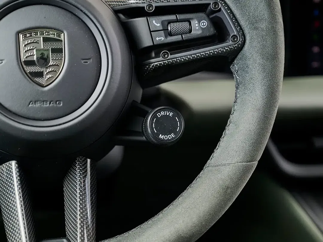 Porsche Macan Turbo - Thumbnail 22