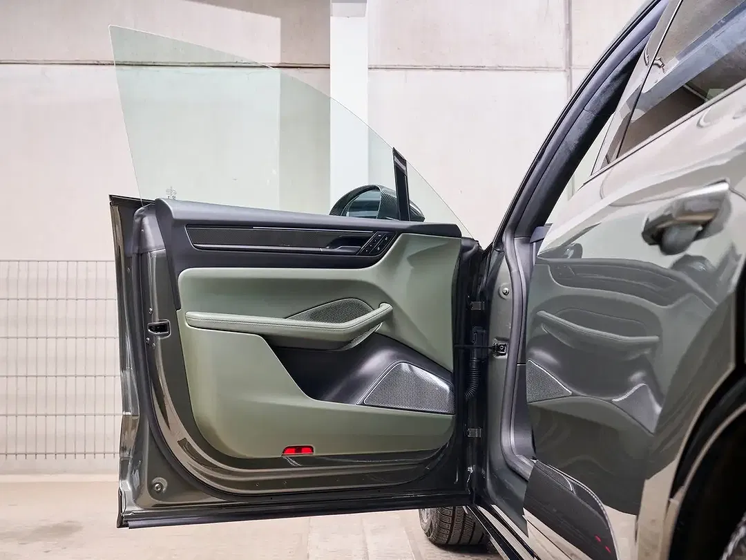 Porsche Macan Turbo - Thumbnail 24