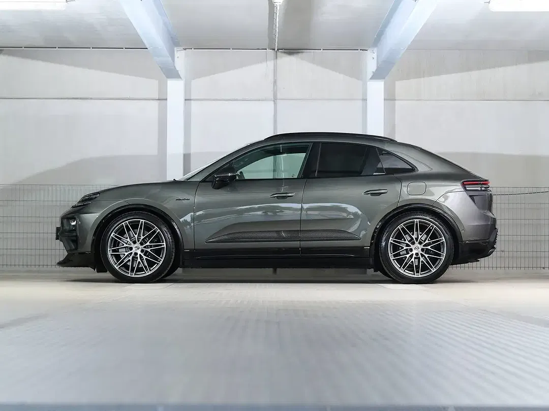 Porsche Macan Turbo - Thumbnail 4