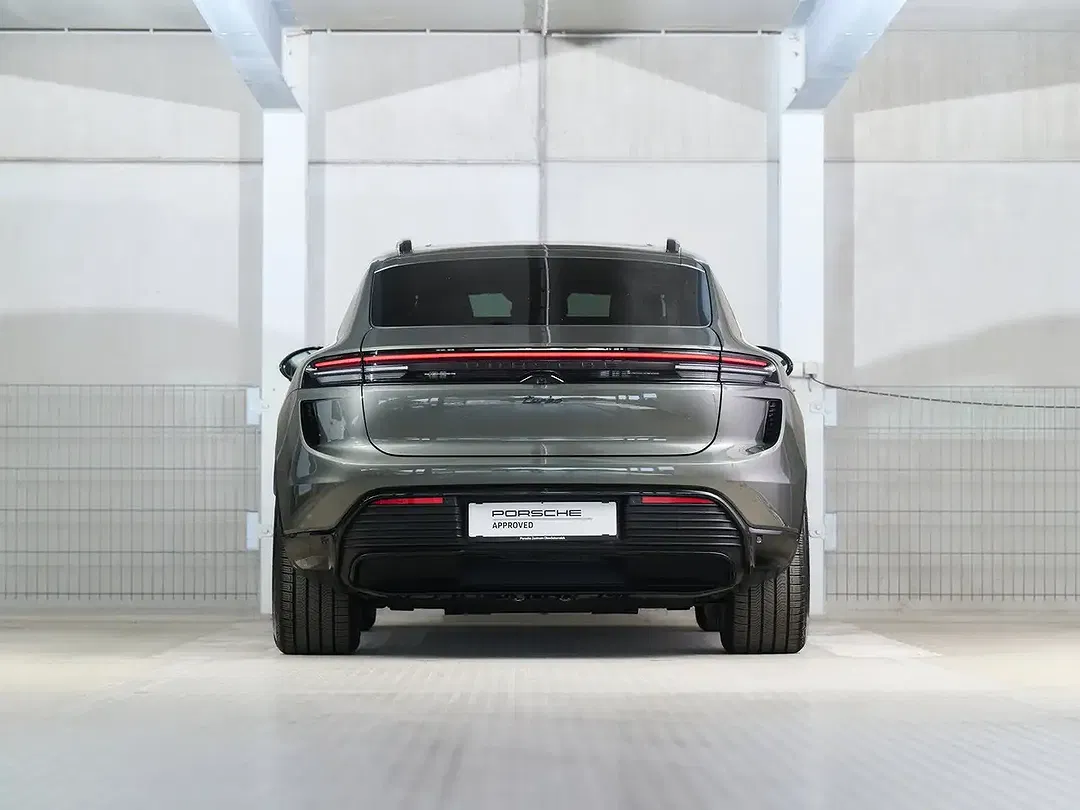 Porsche Macan Turbo - Thumbnail 6