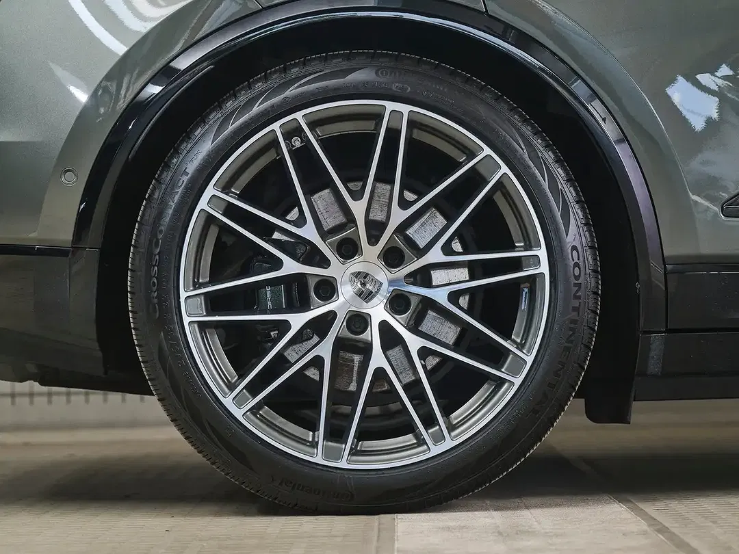 Porsche Macan Turbo - Thumbnail 8