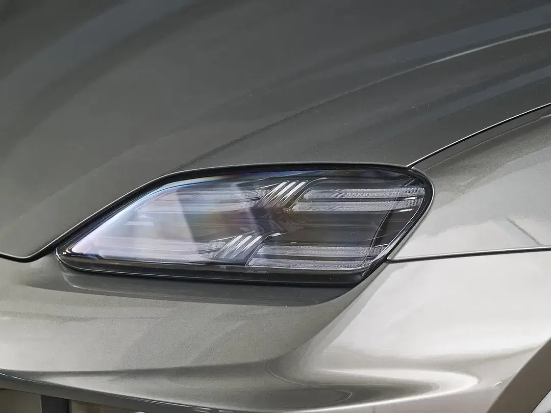 Porsche Macan Turbo - Thumbnail 9