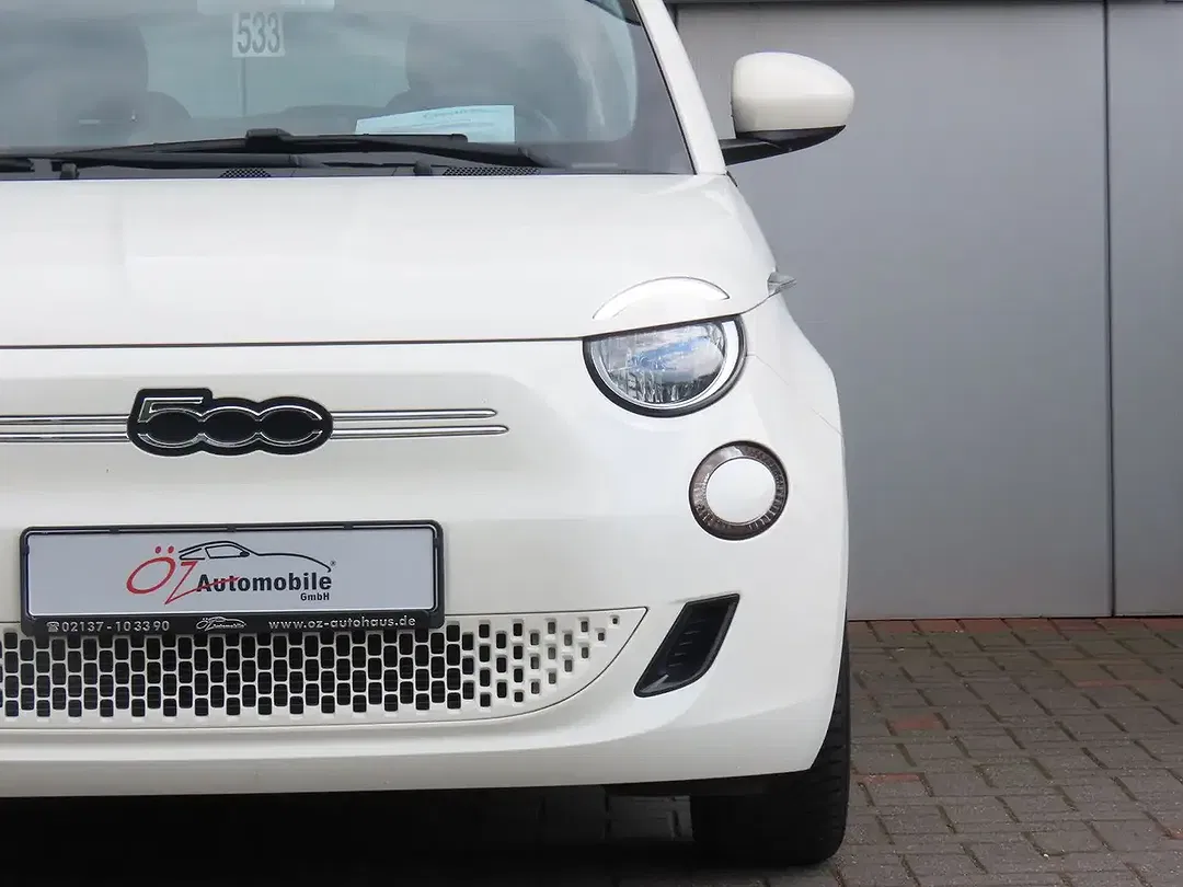 Fiat 500e - Thumbnail 3