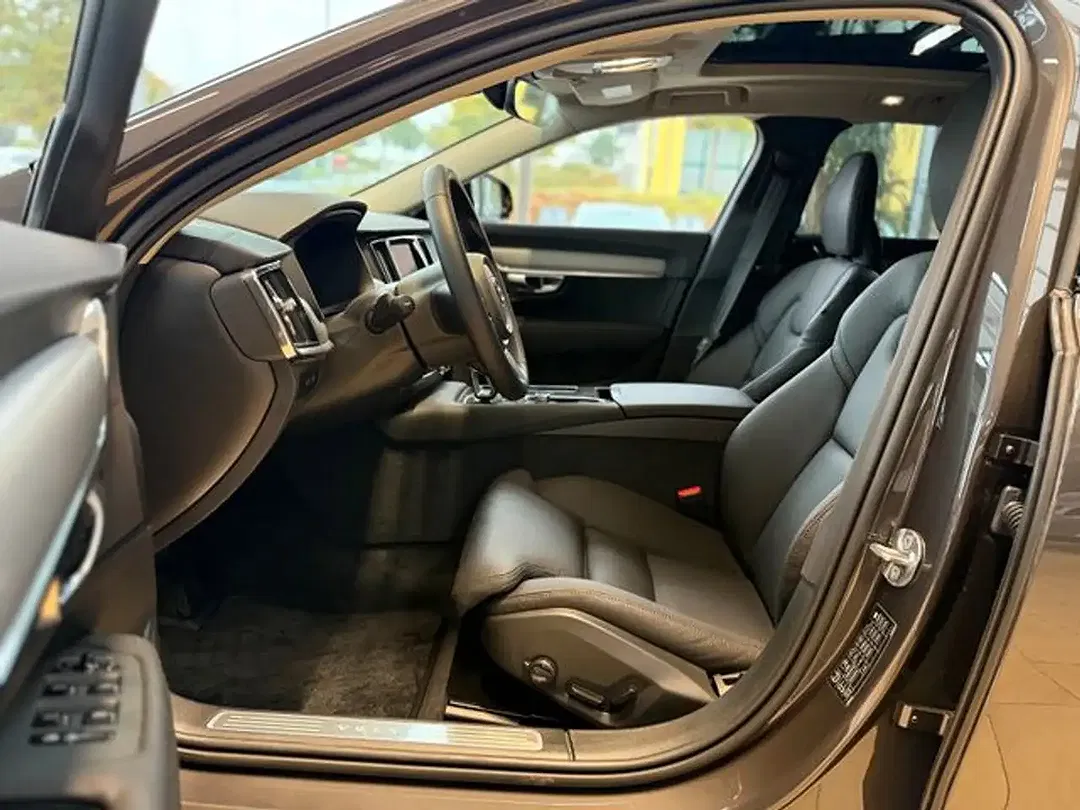 Volvo V90 T6 AWD Ultra Dark - Thumbnail 3