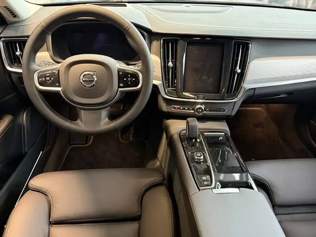 Volvo V90 T6 AWD Ultra Dark - Thumbnail 4