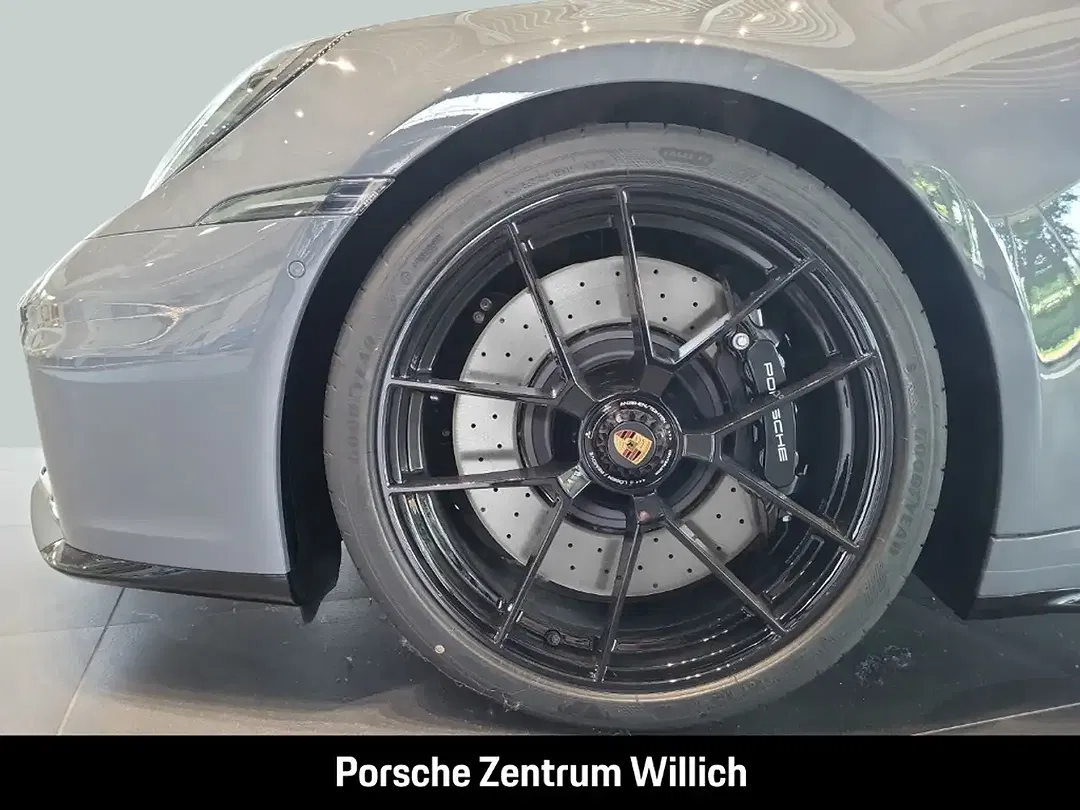 Porsche 992 Carrera 4 GTS Cabriolet - Thumbnail 6