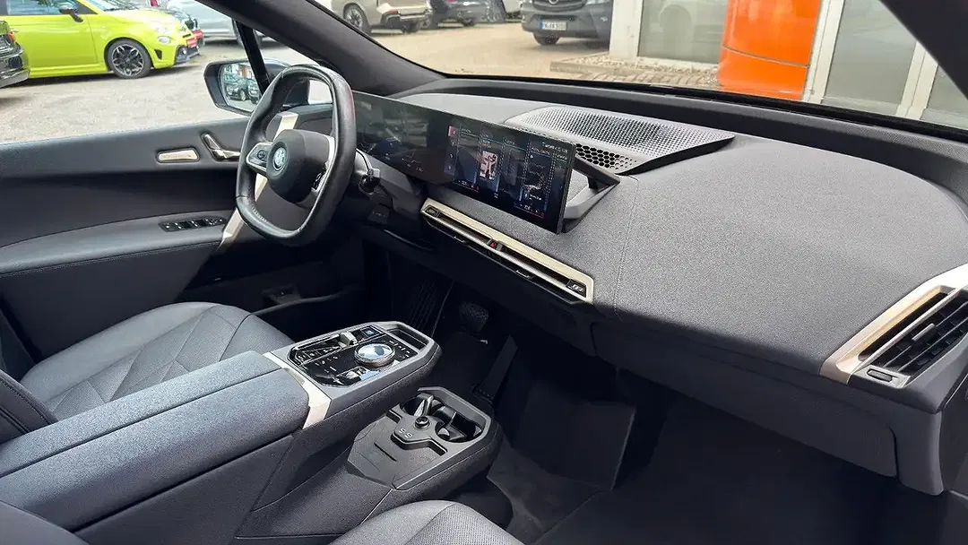 BMW iX xDrive - Thumbnail 6