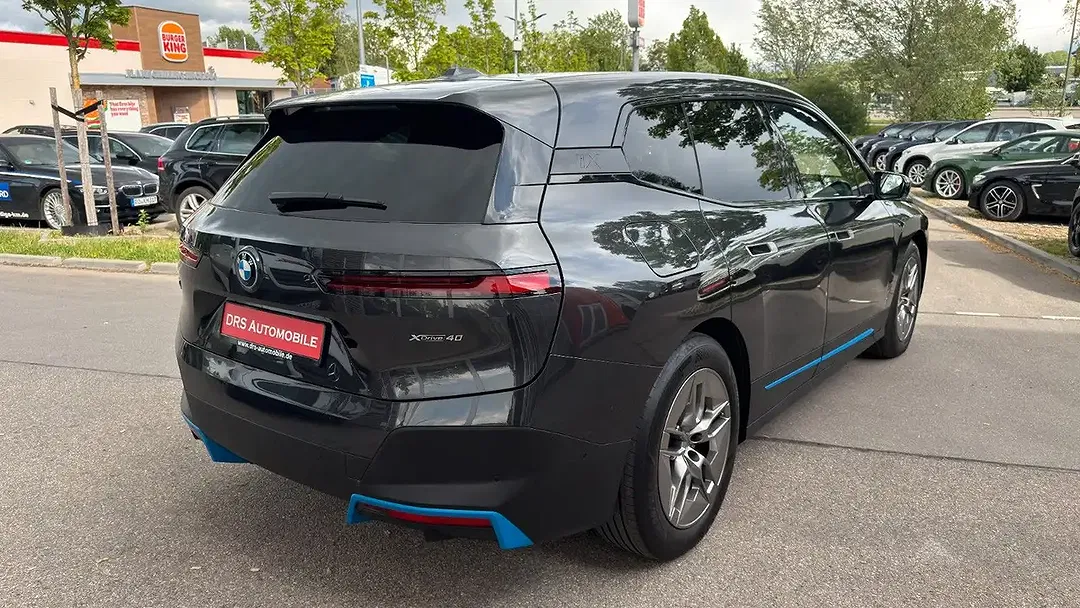 BMW iX xDrive - Thumbnail 3