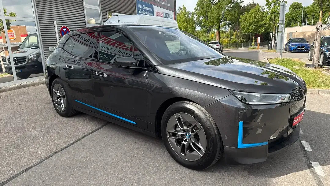 BMW iX xDrive - Thumbnail 4