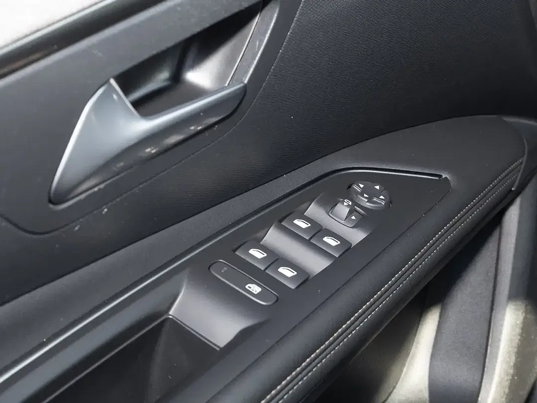 Peugeot 3008 130 PureTech GT - Thumbnail 5