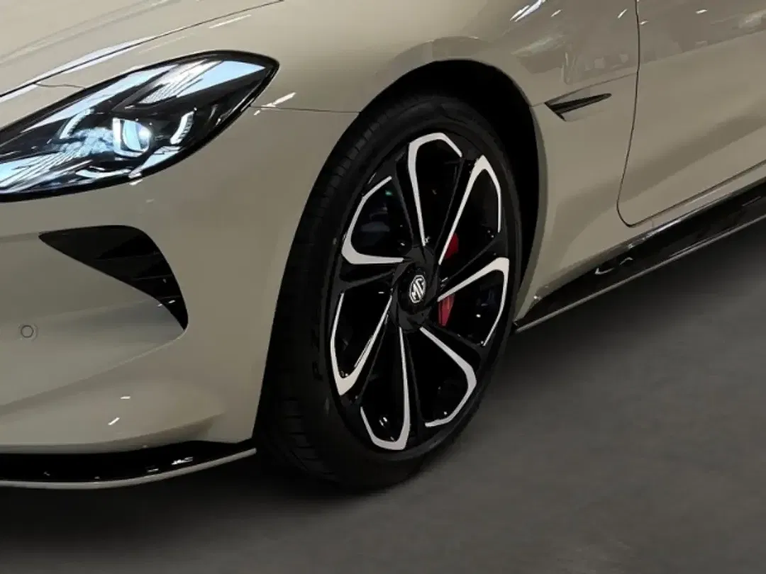 MG Cyberster AWD Xpower - Thumbnail 6