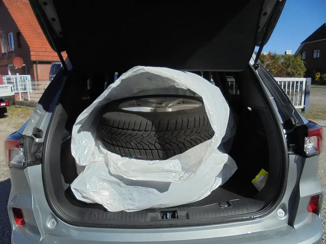 Ford Kuga 2.5 Hybrid PHEV ST-Line - Thumbnail 8