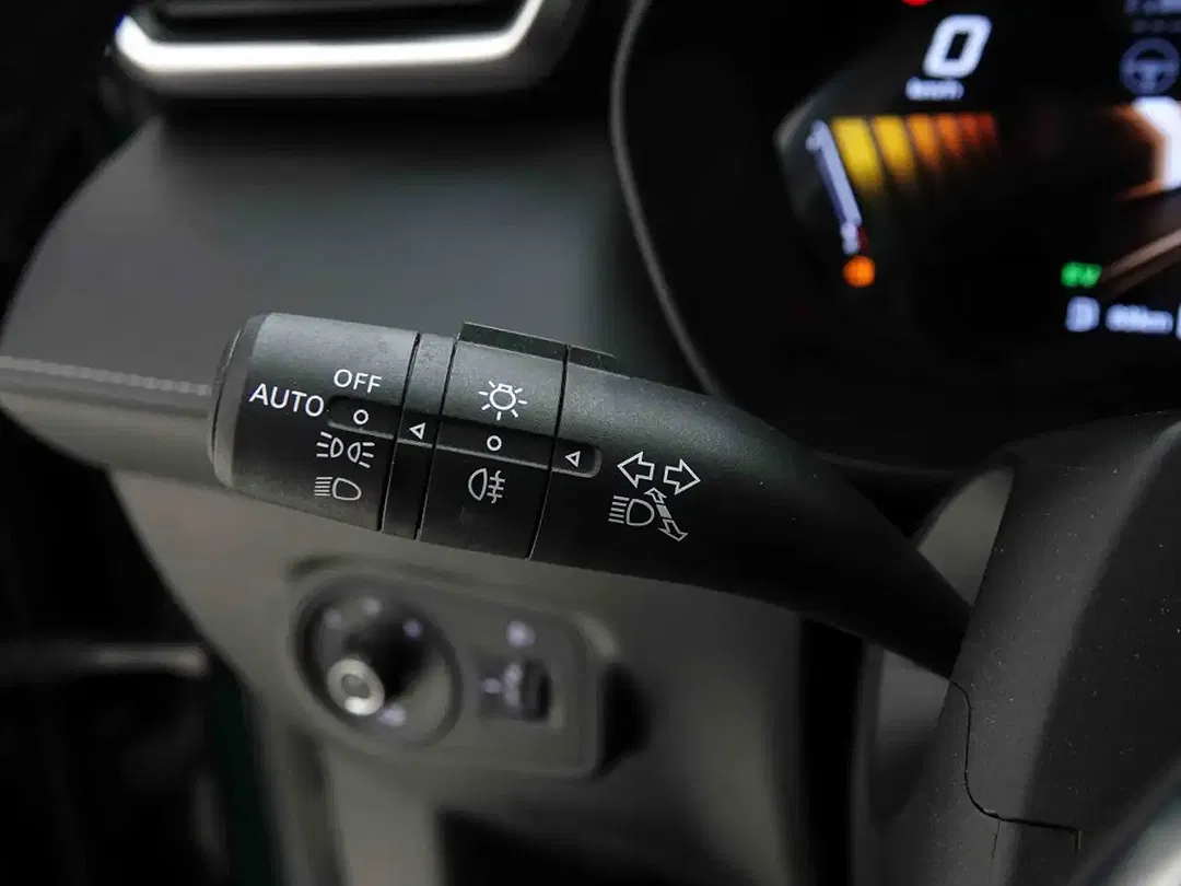MG ZS Hybrid+ Luxury - Thumbnail 12