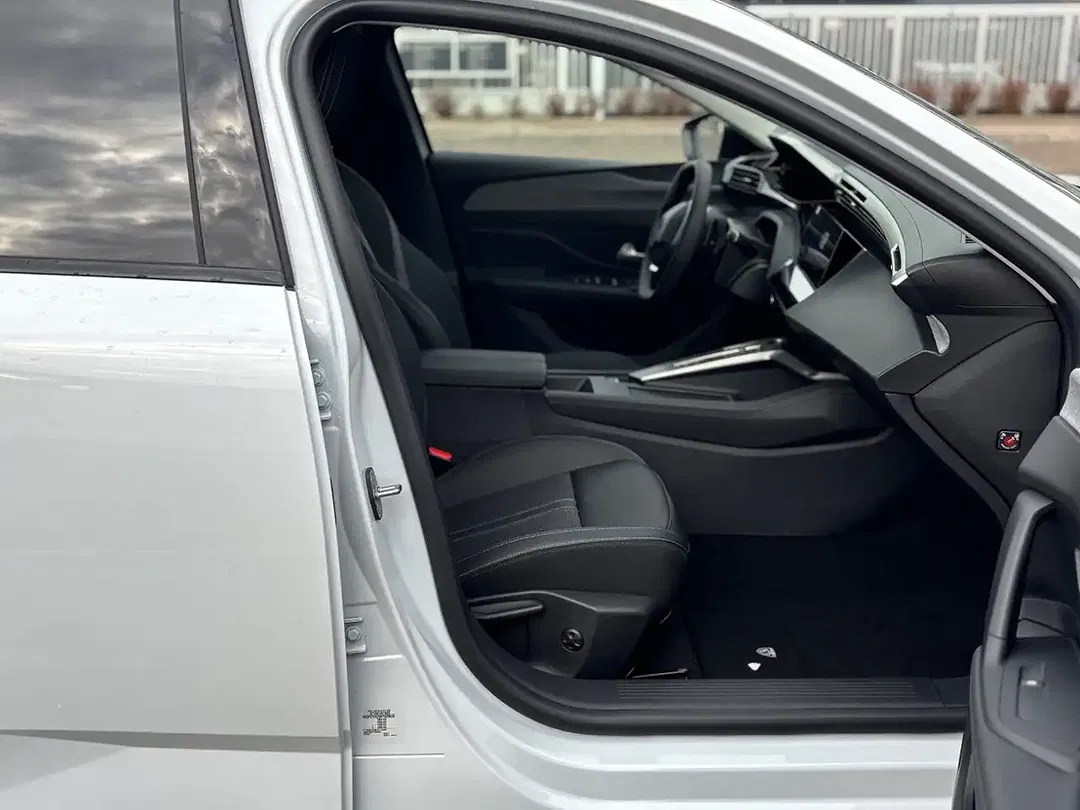 Peugeot 308 130 BlueHDi GT SW - Thumbnail 9