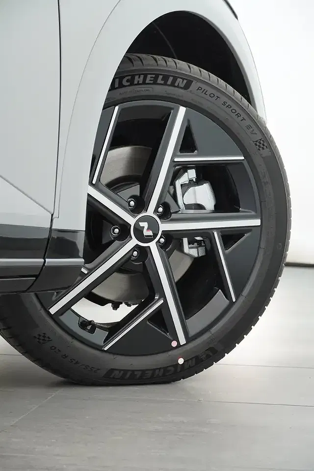 Hyundai IONIQ 5 4WD N Line - Thumbnail 9