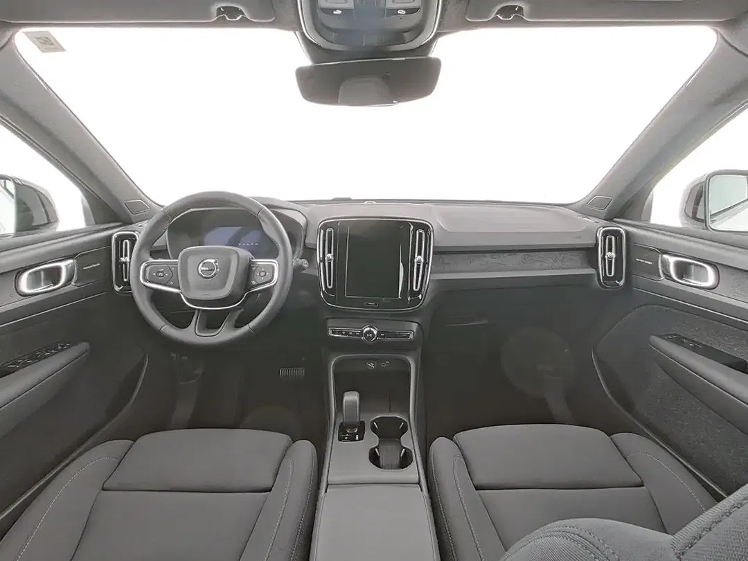 Volvo EX40 Plus Dark - Thumbnail 3