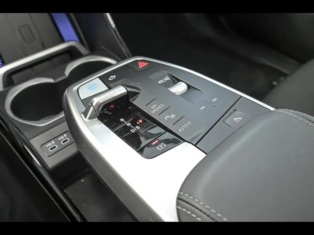 BMW iX2 xDrive - Thumbnail 5