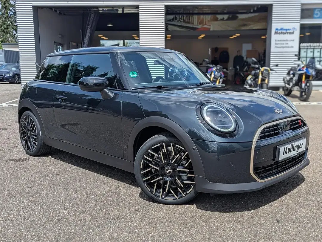 MINI Cooper S Favoured Trim - Thumbnail 3