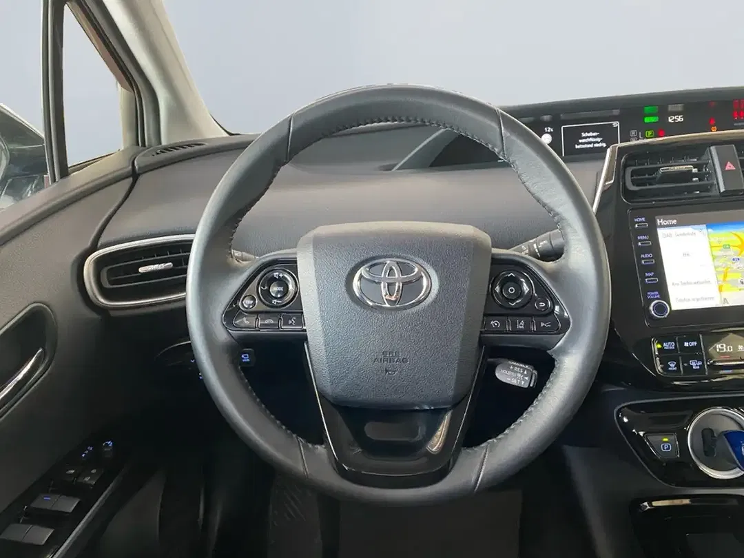 Toyota Prius PHEV Executive - Thumbnail 13