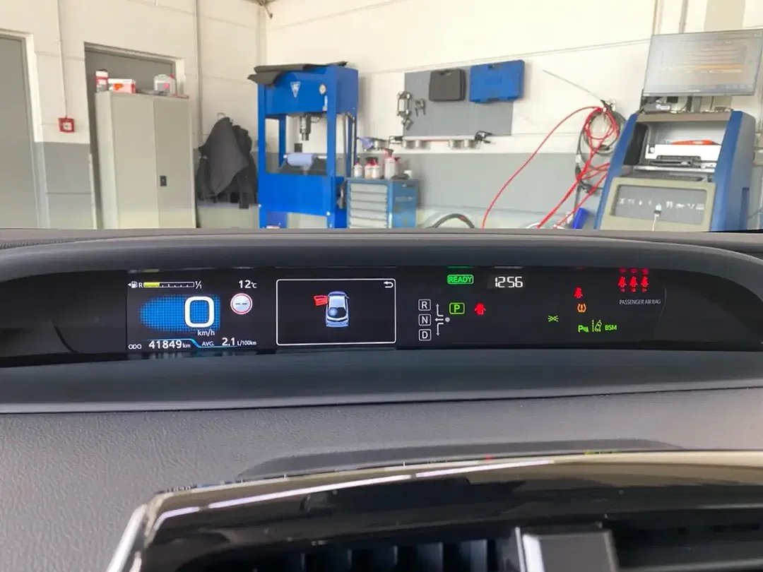 Toyota Prius PHEV Executive - foto 15