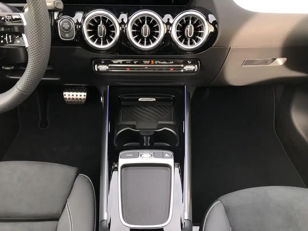 Mercedes-Benz GLA 200 AMG MBUX Night - foto 14