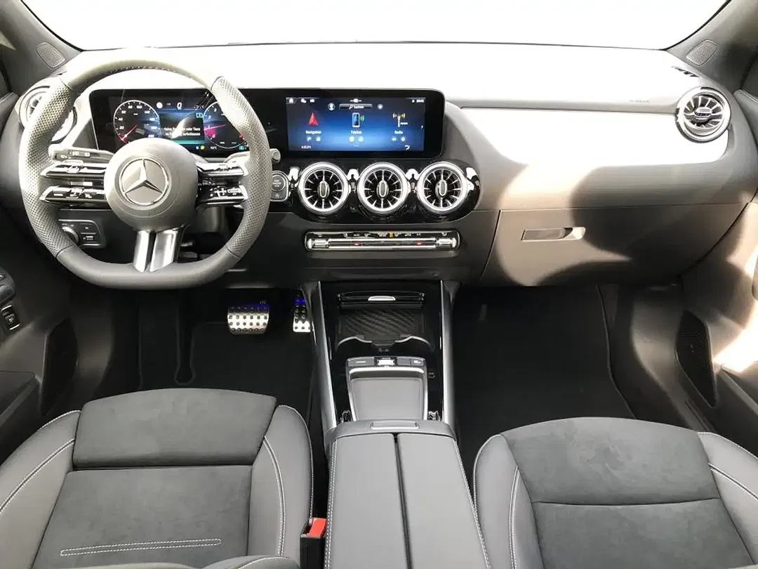 Mercedes-Benz GLA 200 AMG MBUX Night - Thumbnail 4