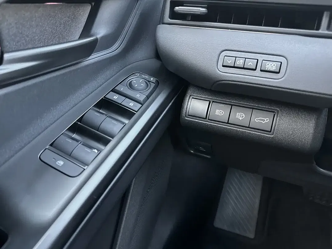 Toyota bZ4X 4x4 Lounge - Thumbnail 14