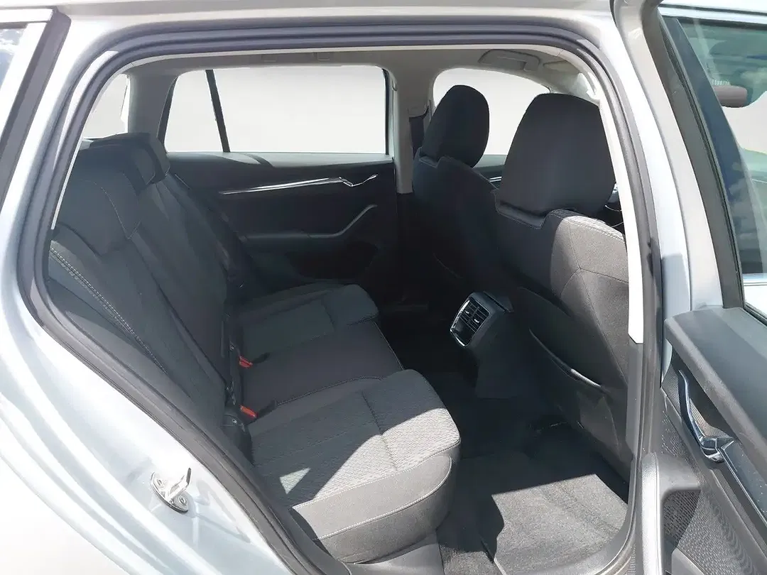 Skoda Octavia 1.4 TSI iV DSG Combi Style - Thumbnail 13