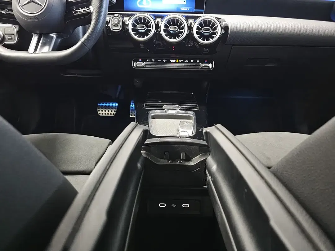 Mercedes-Benz CLA 250 AMG Line - Thumbnail 3