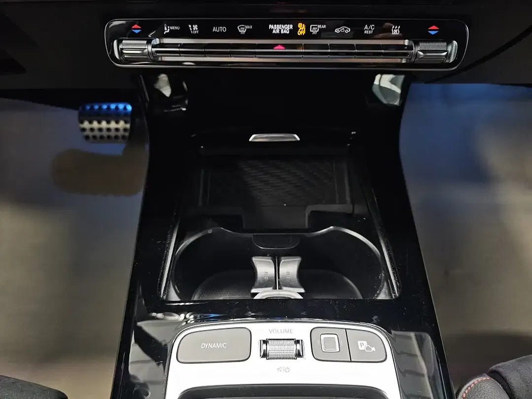 Mercedes-Benz CLA 250 AMG Line - Thumbnail 4
