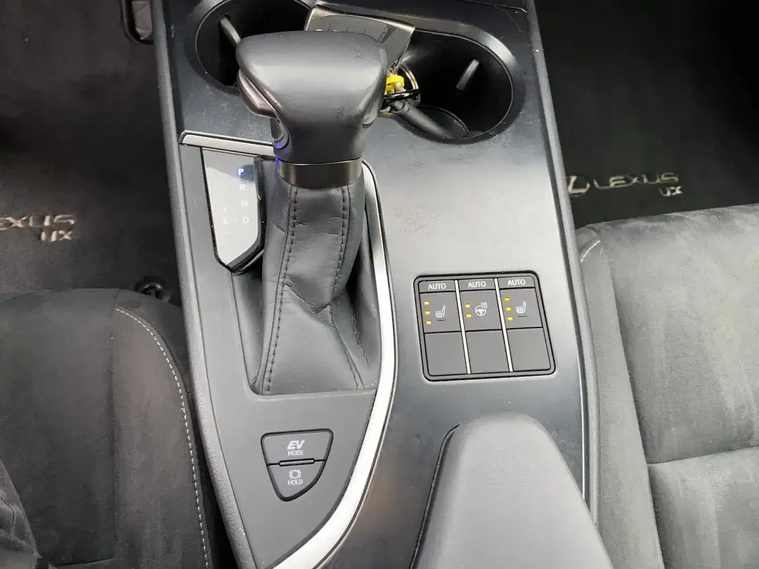 Lexus UX 250h Style Edition - foto 15