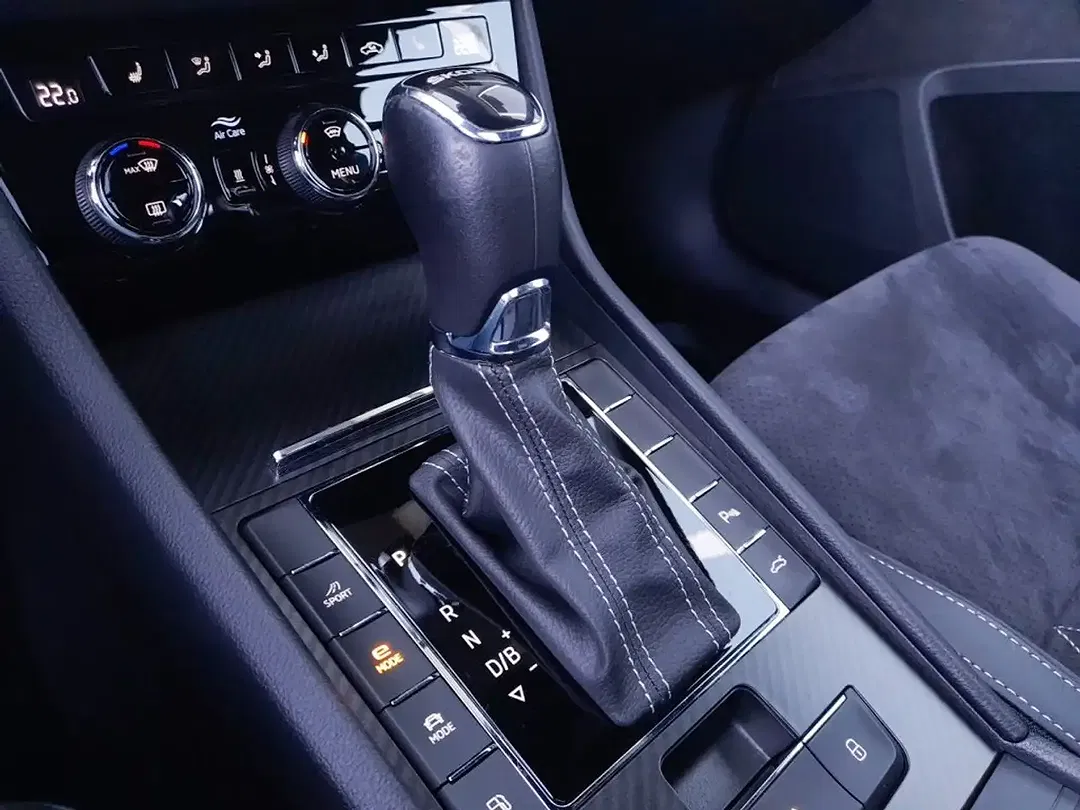 Skoda Superb PHEV DSG Sportline - Thumbnail 9