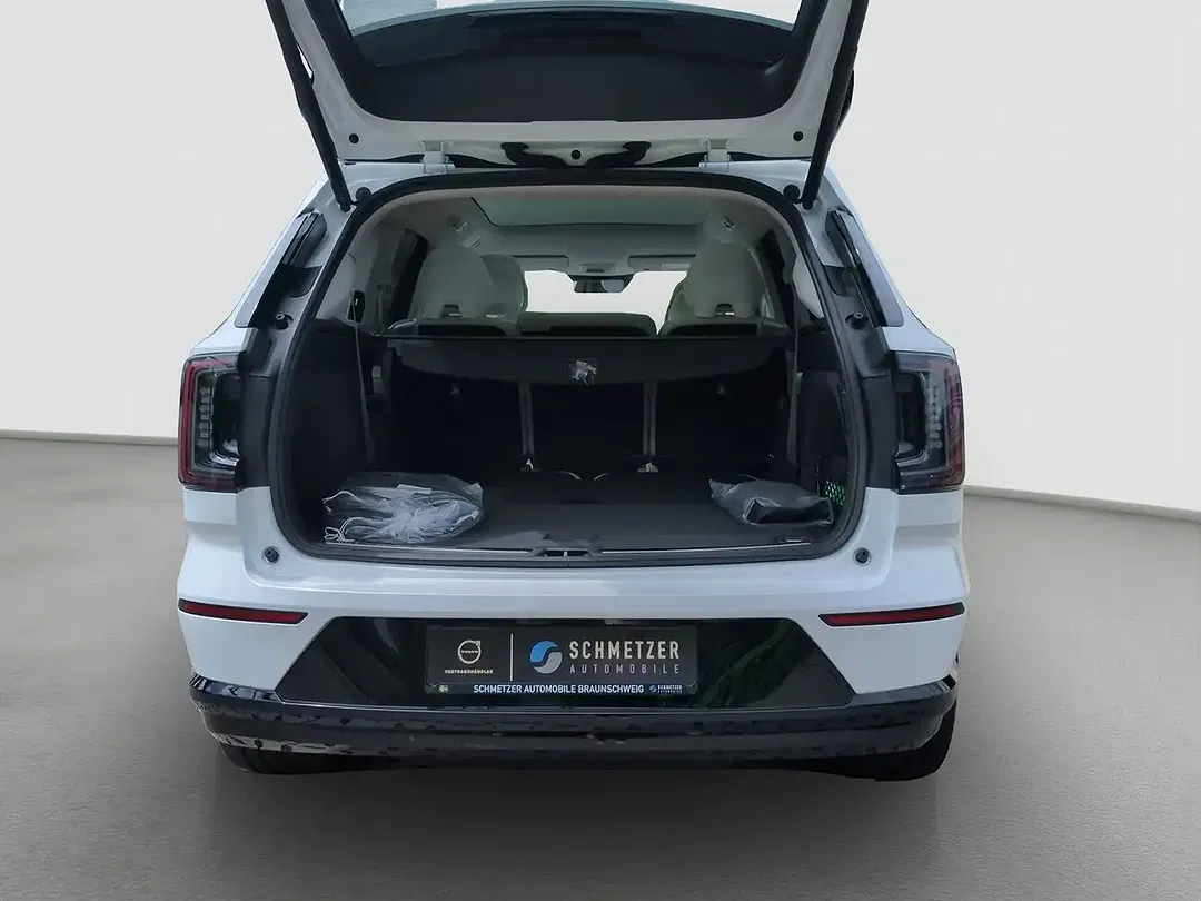 Volvo EX90 Performance Ultra - Thumbnail 14
