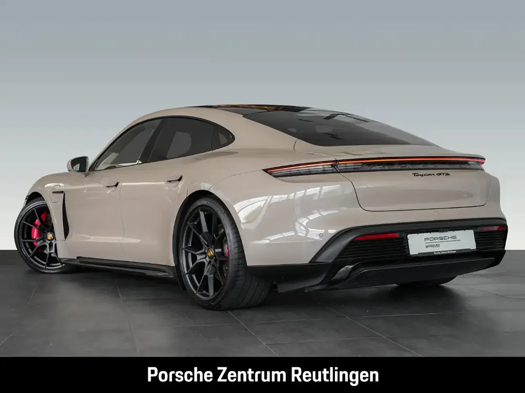 Porsche Taycan GTS - Thumbnail 3